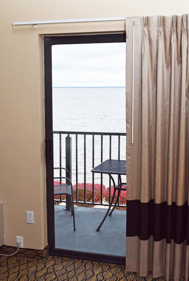 Beachfront Hotel 호튼 레이크 외부 사진