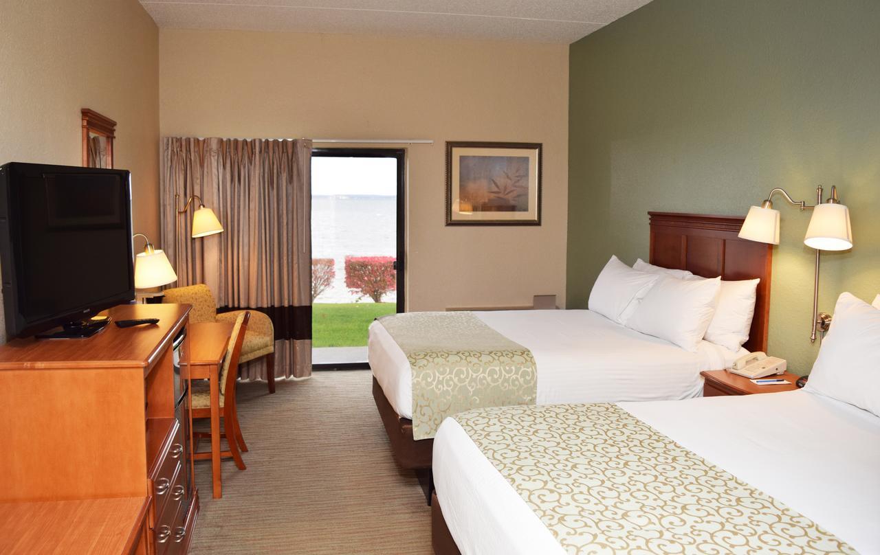 Beachfront Hotel 호튼 레이크 외부 사진