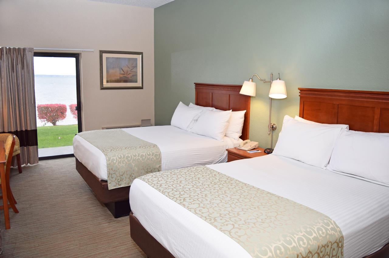 Beachfront Hotel 호튼 레이크 외부 사진