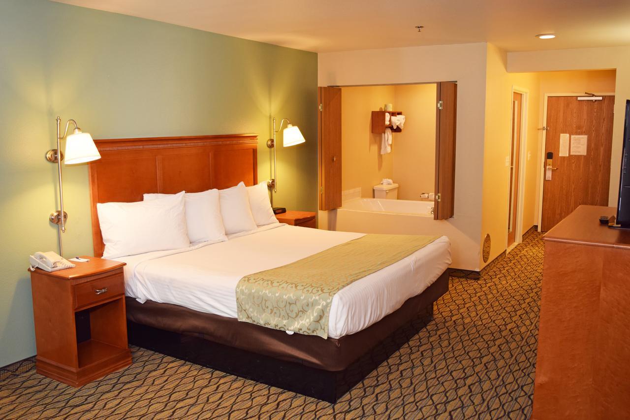 Beachfront Hotel 호튼 레이크 외부 사진